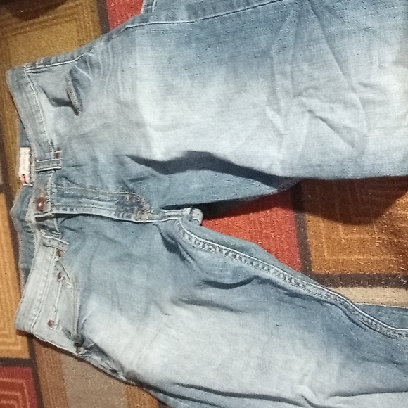 32x30 Wrangler relaxed boot distressed Jean - Picture 2 of 3